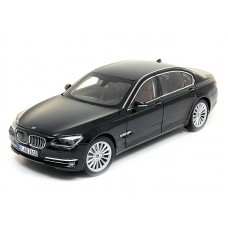 Модель 1:18 bmw 7 серии 