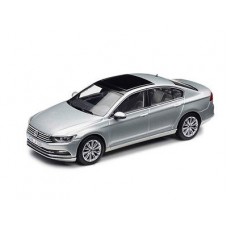 Модель автомобиля passat b8 1:43 (Tungsten Silver) 