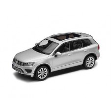 Модель автомобиля touareg 1:43 (Reflex Silver)