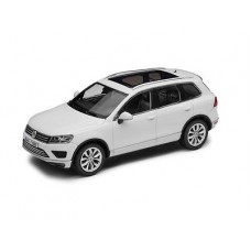 Модель автомобиля touareg 1:43 (Pure White)